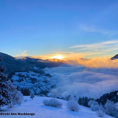 Panorama Almhuette Nockberge 度假居